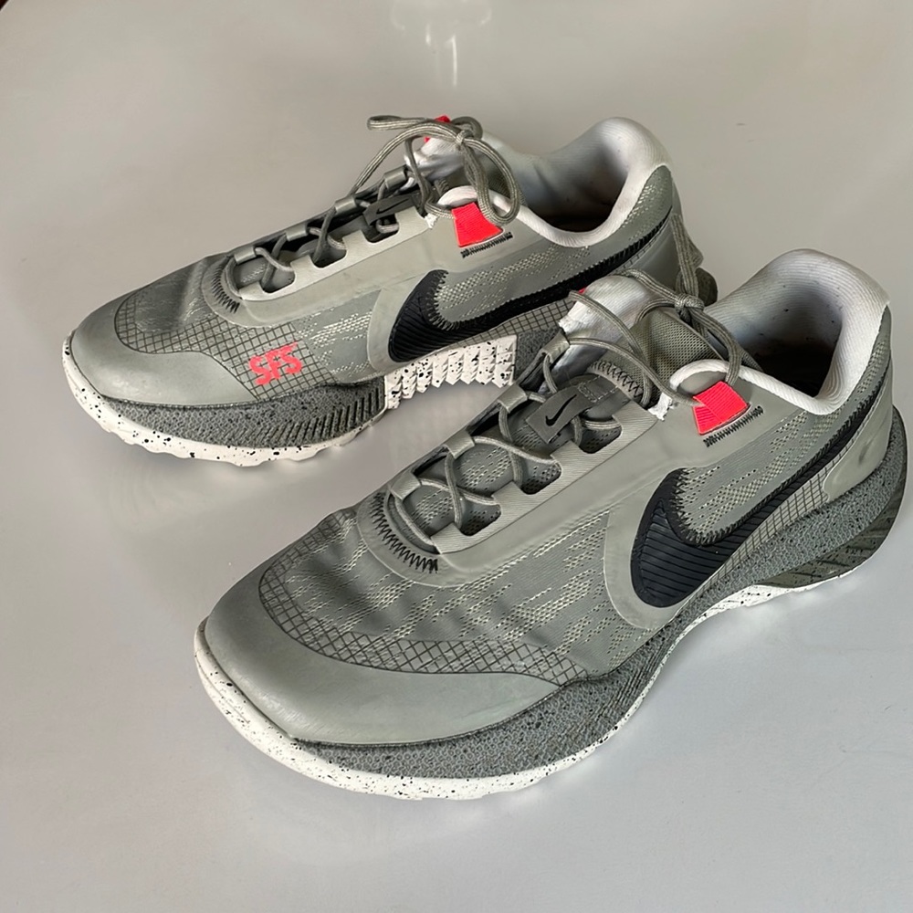 Nike SFS